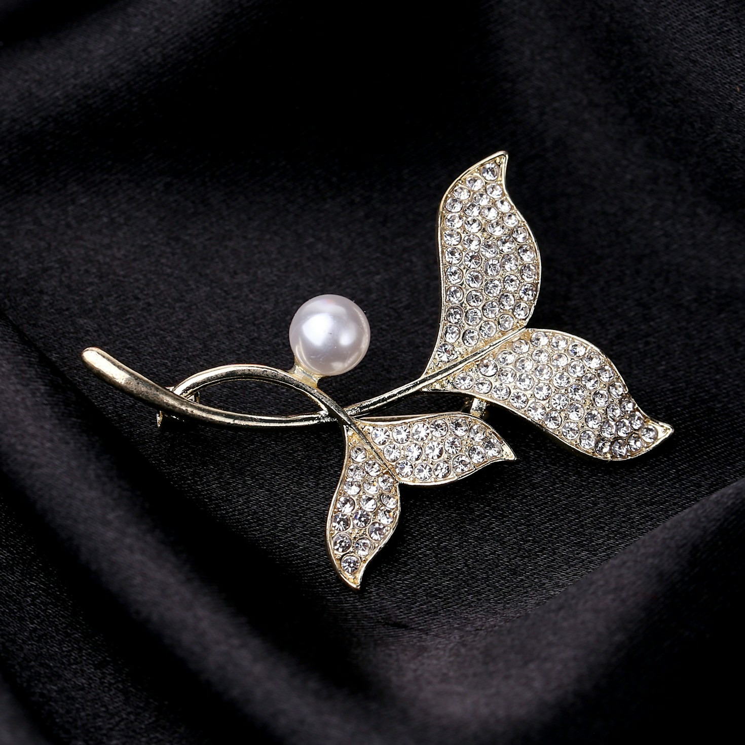 Why Brooches are a Must-Have Accessory